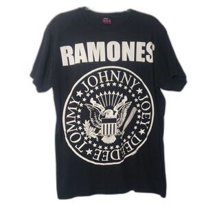 THE RAMONES Black and White Sheild T Shirt Size XL